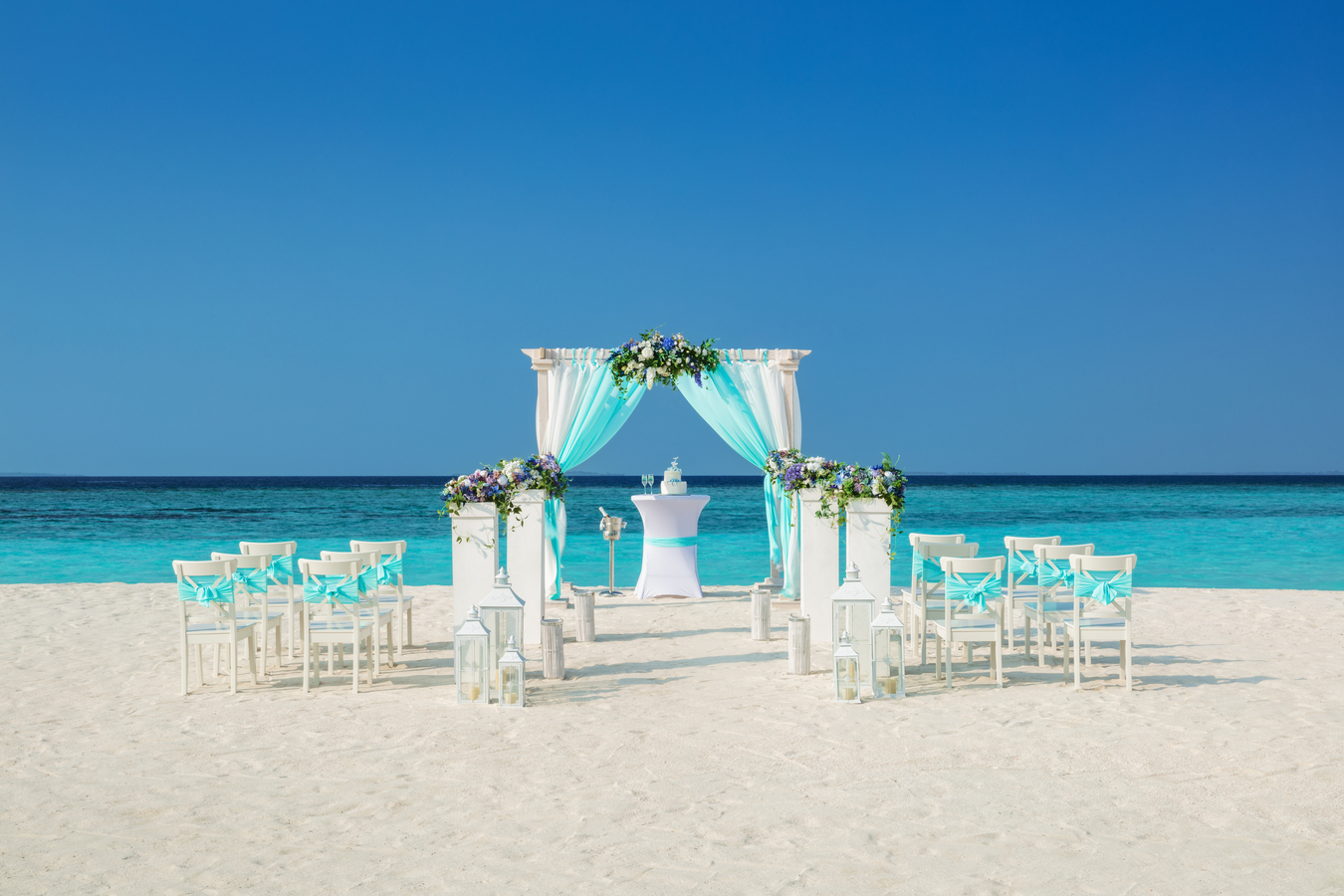1. Kuredhivaru Resort and Spa - _Beach Side Affair_ setup