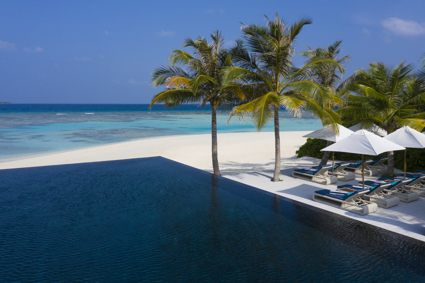 3. Kuredhivaru Resort and Spa - Latitude 5.5. pool 2
